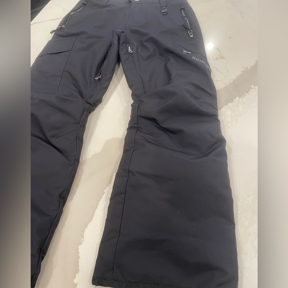 Boulder Year snow pants. Like new, super high quality. Kids ski pants.